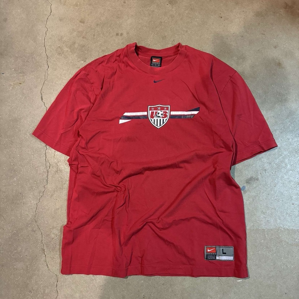 Nike Men's Red Graphic T-Shirt
